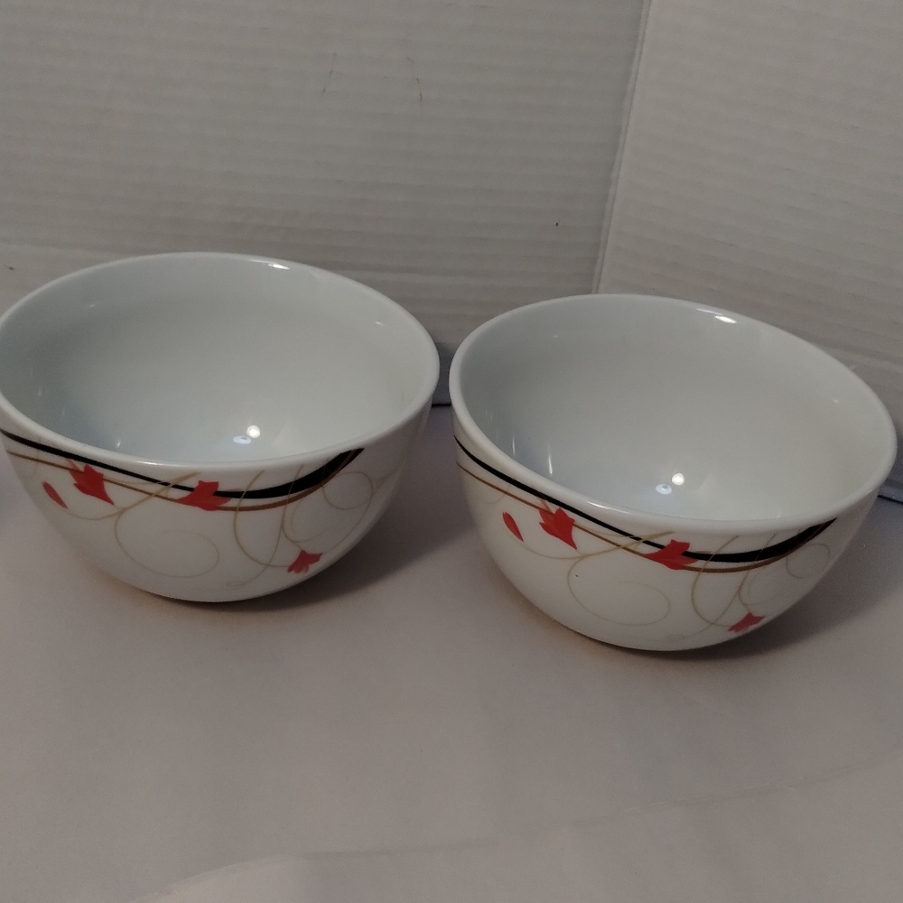 Gallery Set of Two White and Red Soup/Cereal Bowls